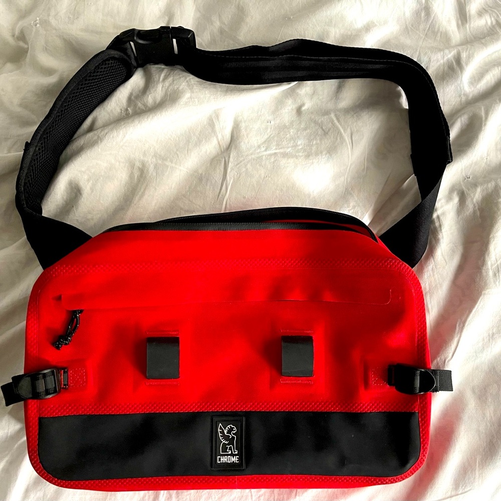 Chrome Messenger Bag Small Red